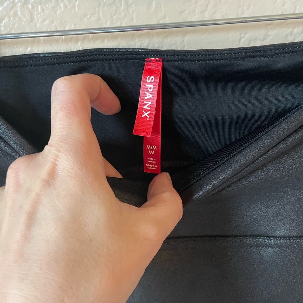 Spanx faux leather leggings size Medium - Picture 2 of 5